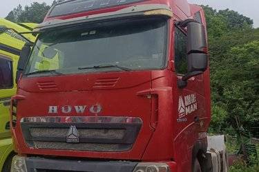 二手中国重汽 HOWO T7H重卡 440马力 6X4牵引车(重汽12挡)(国五) 双驱 中国重汽二手牵引车 黄牌