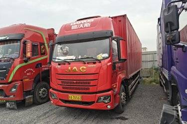 二手江淮 德沃斯V9 245马力 4X2 9.6米排半厢式载货车(国六) 单桥 玉柴二手载货车 黄牌图片