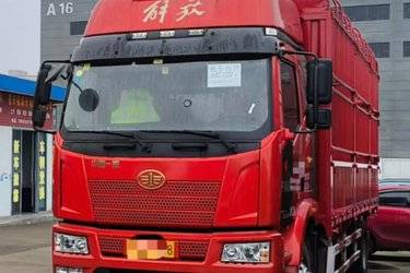 二手一汽解放 J6L中卡 2021款 领航版 240马力 4X2 6.8米仓栅式载货车(国五) 单桥 一汽二手载货车 黄牌