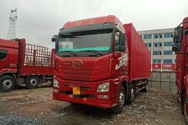 二手青岛解放 JH6重卡 290马力 6X2 9.5米厢式载货车(国五) 前四后四 锡柴二手载货车 黄牌