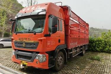 二手中国重汽 HOWO TX 290马力 4X2 6.8米仓栅式货车(国六) 单桥 中国重汽二手载货车 黄牌