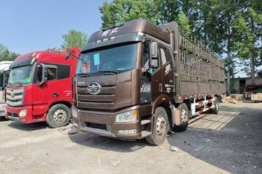 二手一汽解放 新J6P重卡 320马力 6X2 9.4米仓栅式载货车(速比4.1)(国五) 前四后四 锡柴二手载货车 黄牌