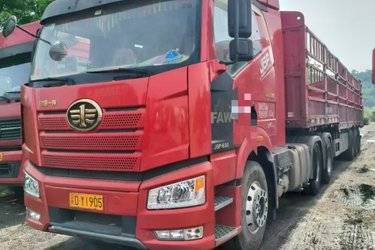 二手一汽解放 J6P重卡 550马力 6X4牵引车(国五) 双驱 一汽二手牵引车 黄牌