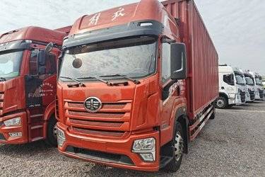 二手青岛解放 JK6中卡 260马力 4X2 9.78米厢式载货车(国六) 单桥 锡柴二手载货车 黄牌