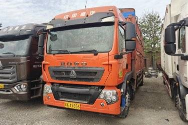 二手中国重汽 HOWO TX5重卡 高配版 280马力 6X2 7.8米仓栅式载货车(国五) 前四后四 曼二手载货车 黄牌图片
