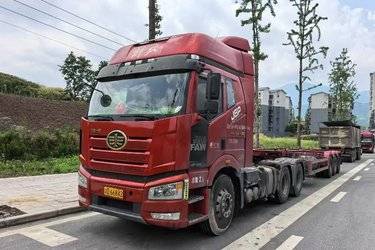 二手一汽解放 J6P重卡 550马力 6X4牵引车(国五) 双驱 一汽二手牵引车 黄牌