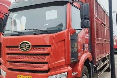 二手一汽解放 J6L中卡 260马力 4X2 6.75米仓栅式载货车(国六) 单桥 一汽二手载货车 黄牌
