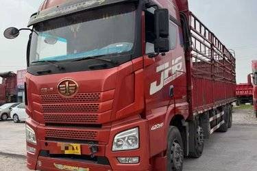 二手青岛解放 JH6重卡 420马力 8X4 9.5米仓栅式载货车(国五) 前四后八 一汽二手载货车 黄牌