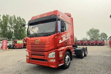 二手青岛解放 JH6重卡 430马力 6X4 LNG牵引车(国五) 双驱 潍柴二手牵引车 黄牌图片