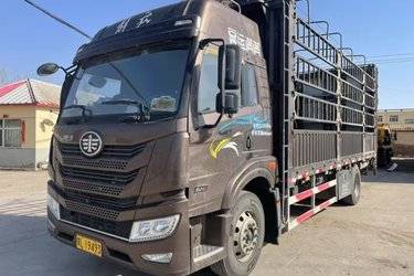 二手青岛解放 龙VH 2.0版 240马力 4X2 6.65米仓栅式载货车(后桥435升级冲焊桥)(国五) 单桥 锡柴二手载货车 黄牌