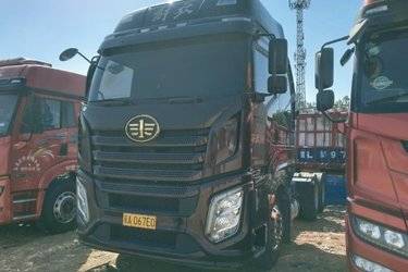 二手一汽解放 J6V重卡 精英版 530马力 6X4 LNG牵引车(液缓)(国六) 双驱 锡柴二手牵引车 黄牌图片