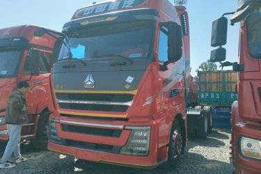 二手中国重汽 HOWO T7H重卡 460马力 6X4 LNG AMT自动挡牵引车(国六) 双驱 曼二手牵引车 黄牌图片