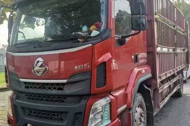 二手东风柳汽 乘龙H5中卡 240马力 4X2 6.8米仓栅式载货车(国五) 单桥 东风二手载货车 黄牌