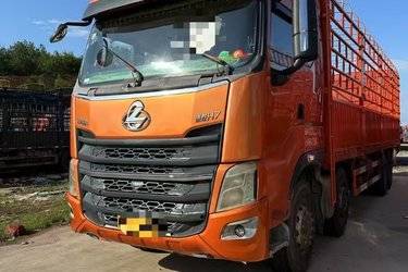 二手东风柳汽 乘龙H7重卡 350马力 8X4 9.6米仓栅式载货车(国五) 前四后八 潍柴二手载货车 黄牌图片