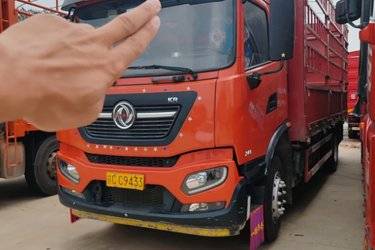二手东风商用车 天锦KR 245马力 4X2 6.75米排半仓栅式载货车(国五) 单桥 东风康明斯二手载货车 黄牌