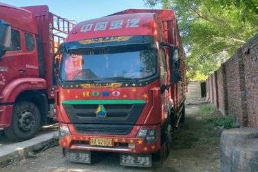 二手中国重汽HOWO G5X中卡 220马力 6.75米排半仓栅式载货车(国六) 单桥 潍柴二手载货车 黄牌