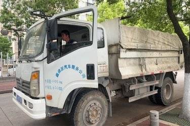 二手中国重汽成都商用车 腾狮 190马力 4X2 3.8米自卸车(国五) 单桥 云内动力二手自卸车 黄牌图片