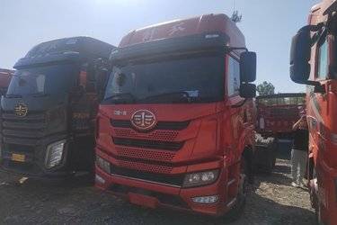 二手青岛解放 悍VH 480马力 6X4 LNG牵引车(液缓)(国六) 双驱 潍柴二手牵引车 黄牌图片
