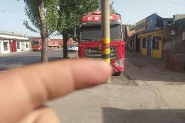 二手中国重汽 豪沃N5G中卡 270马力 4X2 6.75米仓栅式载货车(国六) 单桥 曼二手载货车 黄牌