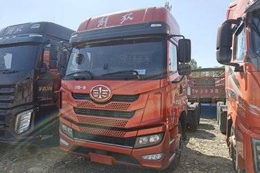 二手青岛解放 悍VH重卡 430马力 6X4 LNG牵引车(后桥435升级冲焊桥)(国六) 双驱 潍柴二手牵引车 黄牌