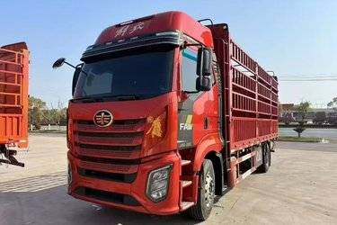 二手一汽解放 J6G 领航版 南方款 280马力 4X2 6.75米仓栅式载货车(国六) 单桥 锡柴二手载货车 黄牌