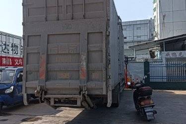 二手福田 欧航R系 240马力 4X2 7.8米厢式载货车(国六) 单桥 福田康明斯二手载货车 黄牌