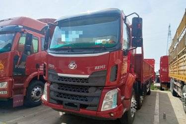 二手东风柳汽 新乘龙M3中卡 220马力 6X2 7.8米栏板载货车(国五) 前四后四 玉柴二手载货车 黄牌
