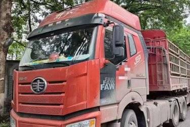 二手一汽解放 J6P重卡 领航版 460马力 6X4牵引车(国五) 双驱 一汽二手牵引车 黄牌