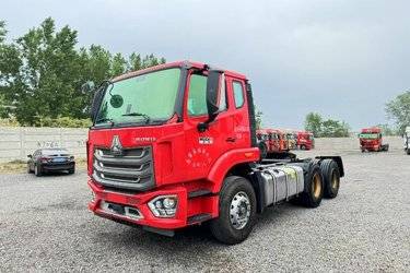 二手中国重汽 豪瀚N7W重卡 460马力 6X4 牵引车(国六) 双驱 潍柴二手牵引车 黄牌
