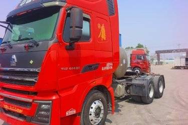 二手中国重汽 HOWO TH7重卡 480马力 6X4 AMT自动挡LNG牵引车(国六) 双驱 曼二手牵引车 黄牌