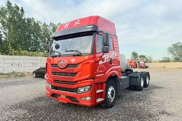 二手青岛解放 JH5重卡 480马力 6X4 LNG牵引车(国六) 双驱 潍柴二手牵引车 黄牌图片