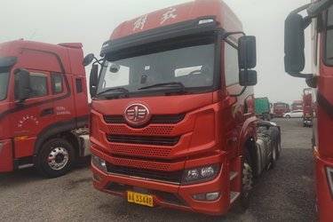 二手青岛解放 悍VH 480马力 6X4 牵引车(国六) 双驱 潍柴二手牵引车 黄牌图片