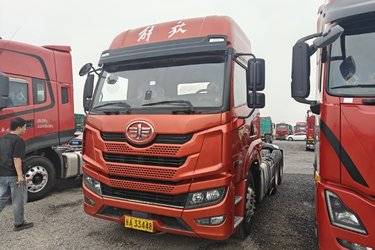 二手青岛解放 悍VH 480马力 6X4 牵引车(国六) 双驱 潍柴二手牵引车 黄牌图片