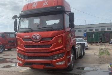 二手青岛解放 悍VH 460马力 6X4 LNG牵引车(国六) 双驱 潍柴二手牵引车 黄牌图片