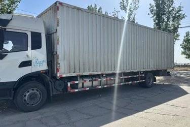 二手东风商用车 天锦KR重卡 舒适版 245马力 4X2 9.75米厢式载货车(国五) 单桥 东风康明斯二手载货车 黄牌图片