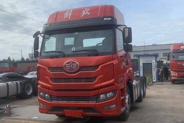 二手青岛解放 悍VH 460马力 6X4 LNG牵引车(液缓)(国六) 双驱 潍柴二手牵引车 黄牌图片
