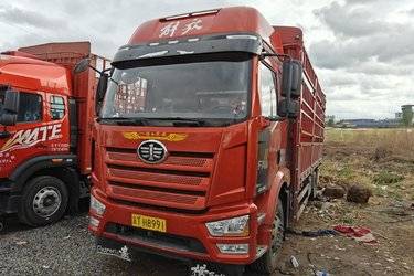 二手一汽解放 J6L中卡 精英版 240马力 4X2 6.75米仓栅式载货车(国六) 单桥 锡柴二手载货车 黄牌