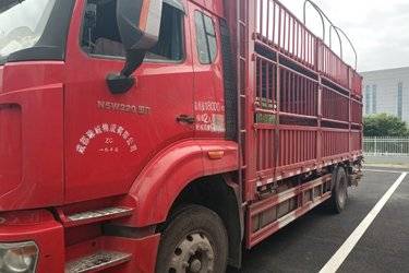 二手中国重汽 豪沃N5W中卡 220马力 4X2 6.7米仓栅式载货车(国六) 单桥 潍柴二手载货车 黄牌图片