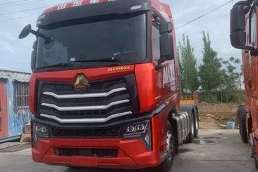 二手中国重汽 HOWO Max重卡 530马力 6X4 LNG牵引车(液缓)(国六) 双驱 潍柴二手牵引车 黄牌图片