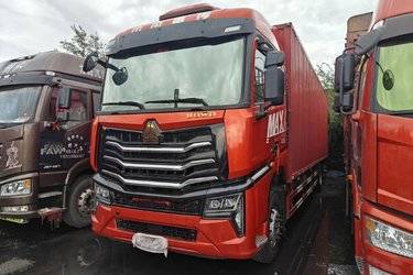 二手中国重汽 HOWO MAX 290马力 4X2 9.6米AMT自动档厢式载货车(国六) 单桥 曼二手载货车 黄牌