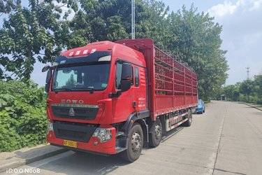 二手中国重汽 HOWO TX 330马力 6X2 9.52米仓栅式载货车(国六) 前四后四 中国重汽二手载货车 黄牌