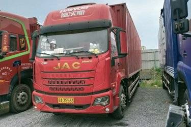 二手江淮 德沃斯T9 290马力 4X2 9.8米厢式载货车(国六) 单桥 玉柴二手载货车 黄牌图片