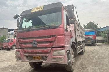二手中国重汽 HOKA H7系重卡 380马力 8X4 8.3米LNG自卸车(国五) 前四后八 潍柴二手自卸车 黄牌图片