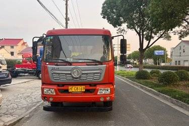 二手东风商用车 天锦VR中卡 2019款 180马力 4X2 6.65米排半栏板载货车(国五) 单桥 玉柴二手载货车 黄牌图片