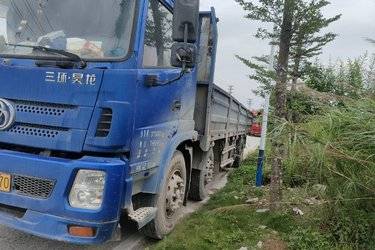 二手三环十通 昊龙 280马力 8X2 8.7米栏板载货车(国五) 前四后六 玉柴二手载货车 黄牌图片