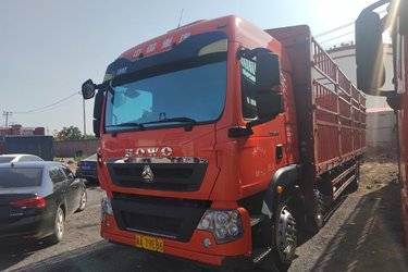 二手中国重汽 HOWO TX重卡 2020豪华版 280马力 6X2 7.8米仓栅式载货车(国五) 前四后四 曼二手载货车 黄牌图片