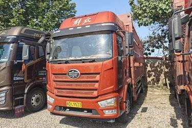 二手一汽解放 J6L中卡 尊享版 260马力 4X2 6.75米仓栅式载货车(国六) 单桥 锡柴二手载货车 黄牌图片
