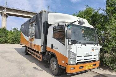 二手庆铃 五十铃700P 190马力 6.672米单排厢式载货车(国五) 单桥 庆铃五十铃二手载货车 黄牌