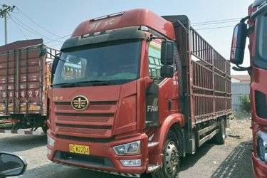 二手一汽解放 J6L中卡 精英版 240马力 4X2 6.75米仓栅式载货车(国五) 单桥 锡柴二手载货车 黄牌图片