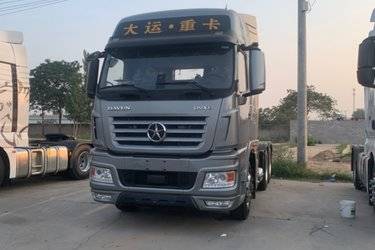 二手大运 V9重卡 价值版 560马力 6X4 AMT自动挡牵引车(国六) 双驱 潍柴二手牵引车 黄牌图片